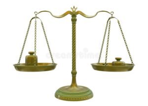 Cuándo se debe usar "a mi favor" o "en mi favor" correctamente 34 balanza con dos pesos desequilibrados