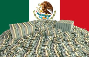 billetes de dolares junto a bandera de mexico