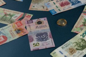 billetes mexicanos con simbolo de peso claro