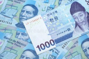 billetes won surcoreano y peso mexicano juntos