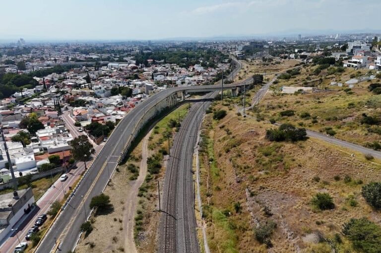 Cuántos kilómetros hay de CDMX a Querétaro y cuánto se tarda