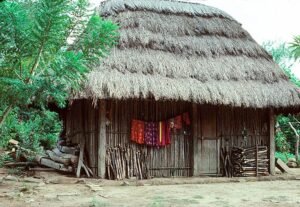 casa familiar mexicana con llave azteca
