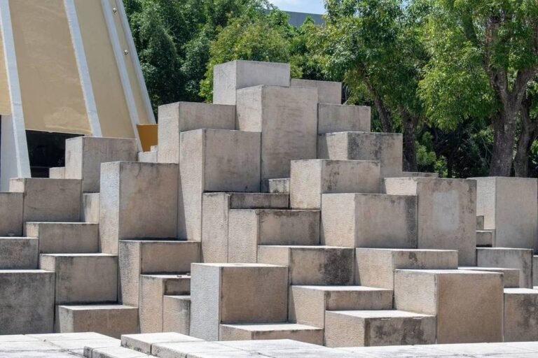 centro comercial plaza las fuentes fachada exterior