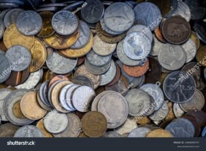 coleccion de monedas antiguas brillantes variadas