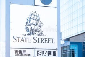 Qué es Arrendadora y Factor Banorte S.A. de C.V. SOFOM E.N.R 17 edificio corporativo moderno con logo financiero