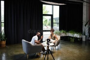 Cuáles Son Los Requisitos Que Pide Una Empresa Para Contratar Personal 15 entrevista laboral en oficina moderna