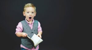 Cuál es la mejor tarjeta de débito para mi hijo en México 19 nino usando tarjeta de debito en mexico