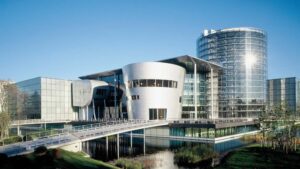parque industrial moderno con fabricas y oficinas