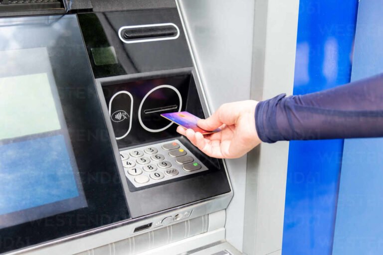Cómo Consultar el Saldo Disponible en Cajeros ATM con Tarjeta Débito