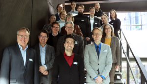 Quiénes Participan en Una Asamblea y Cuáles Son Sus Funciones 30 personas en reunion asamblea corporativa formal