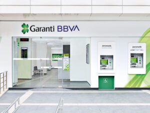 Cómo Saber El CR De Una Sucursal BBVA Fácilmente Y Rápido 37 sucursal bbva con cliente consultando informacion
