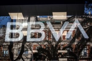 Cuál es el Monto Mínimo Para Abrir una Cuenta en BBVA México 3 sucursal bbva mexico con clientes y dinero