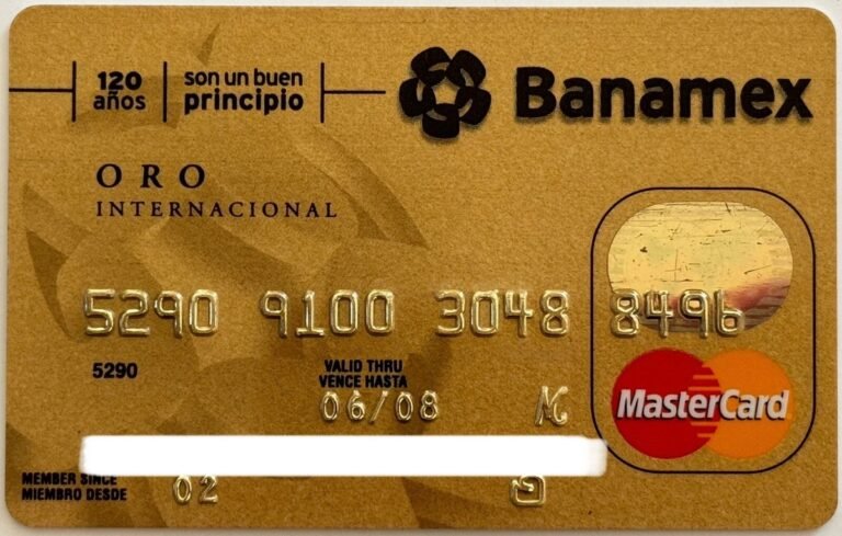 tarjeta banamex oro con simbolos financieros